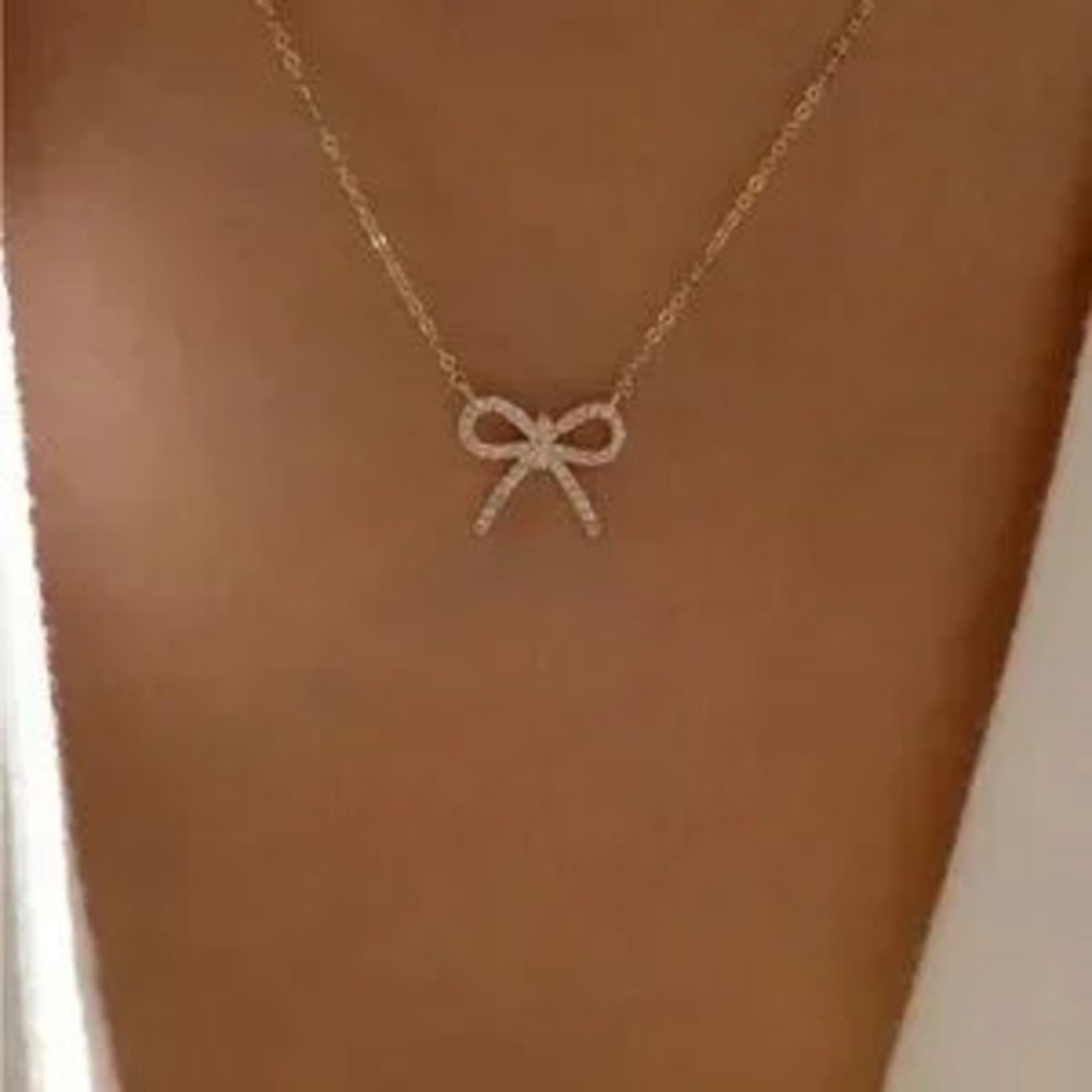 Elegant Gold Bow Necklace